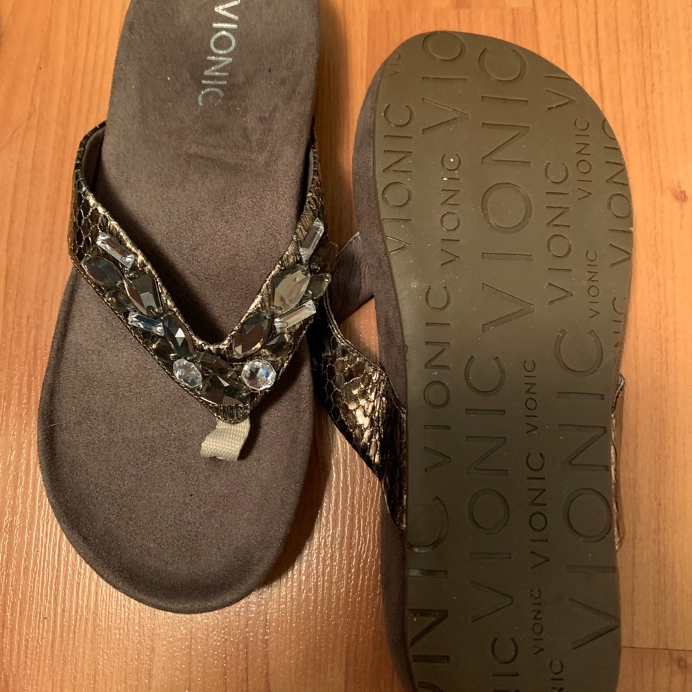 New Vionic Flip Flops - Picture 3 of 3